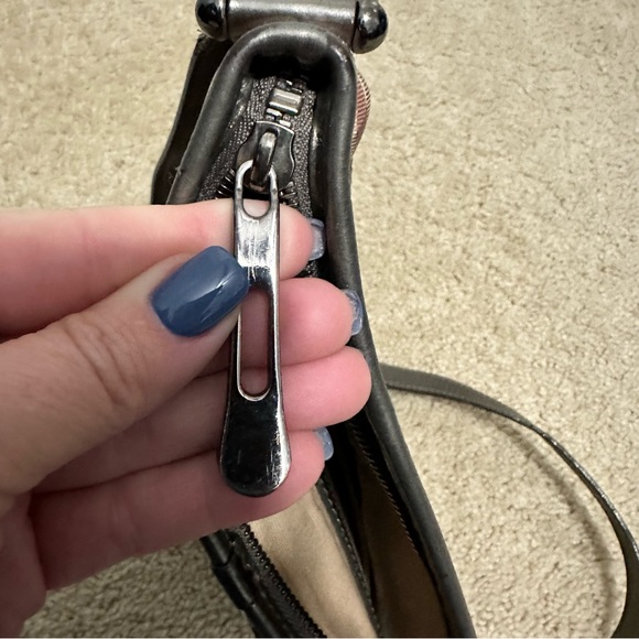 Vintage Burberry Dryden Nova Check Crossbody Bag with Patent Pewter trim GUC - Picture 12 of 16